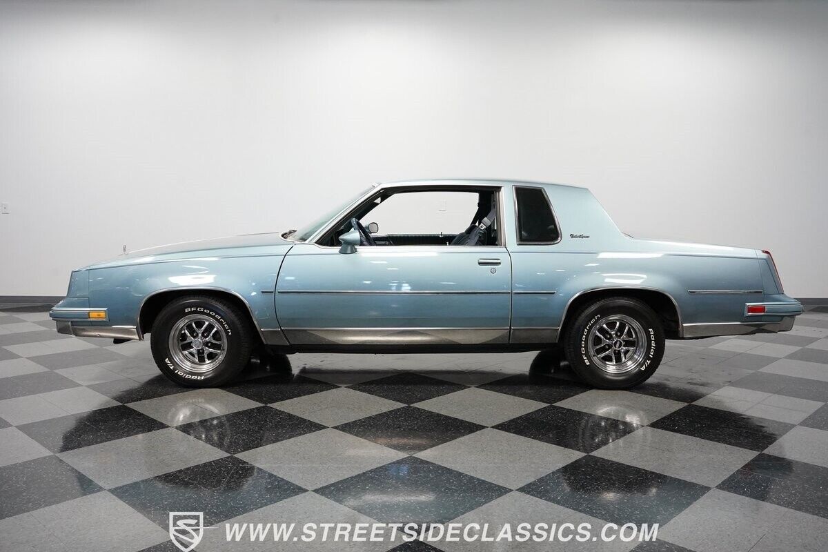 Oldsmobile-Cutlass-1986-Coupe-2