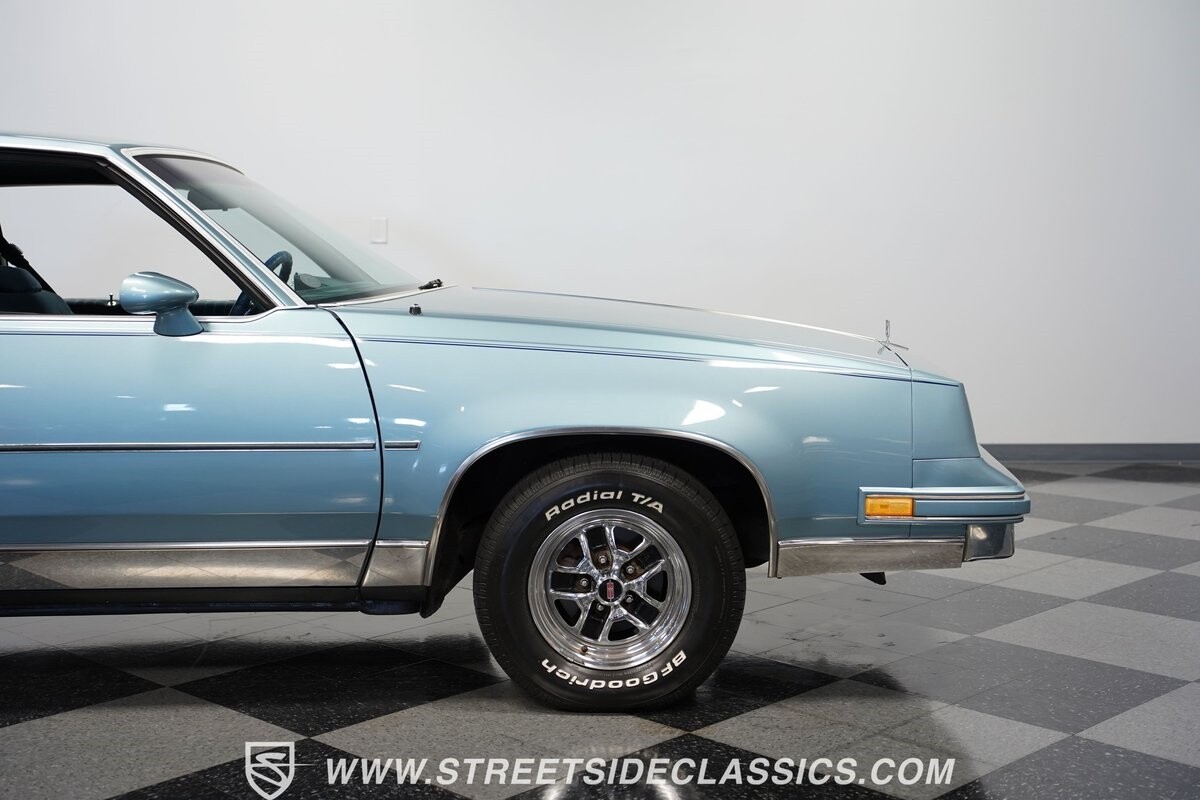 Oldsmobile-Cutlass-1986-Coupe-33