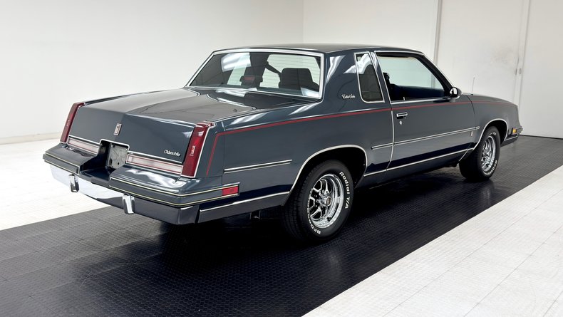 Oldsmobile-Cutlass-1986-Dark-Blue-Metallic-Dark-Blue-4