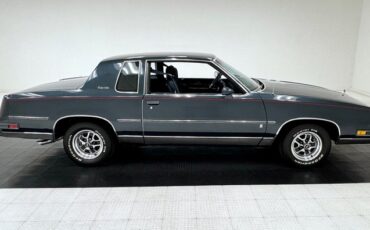 Oldsmobile-Cutlass-1986-Dark-Blue-Metallic-Dark-Blue-49