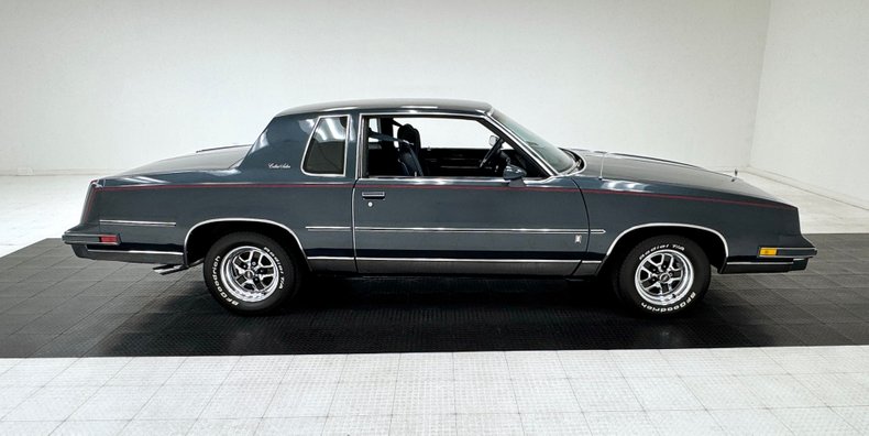 Oldsmobile-Cutlass-1986-Dark-Blue-Metallic-Dark-Blue-49