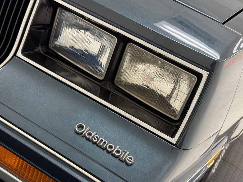 Oldsmobile-Cutlass-1986-Dark-Blue-Metallic-Dark-Blue-8