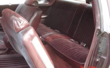 Oldsmobile-Cutlass-1986-Maroon-4