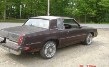 Oldsmobile-Cutlass-1986-Maroon-9