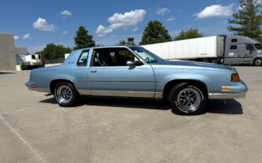 Oldsmobile-Cutlass-1988-Coupe-2