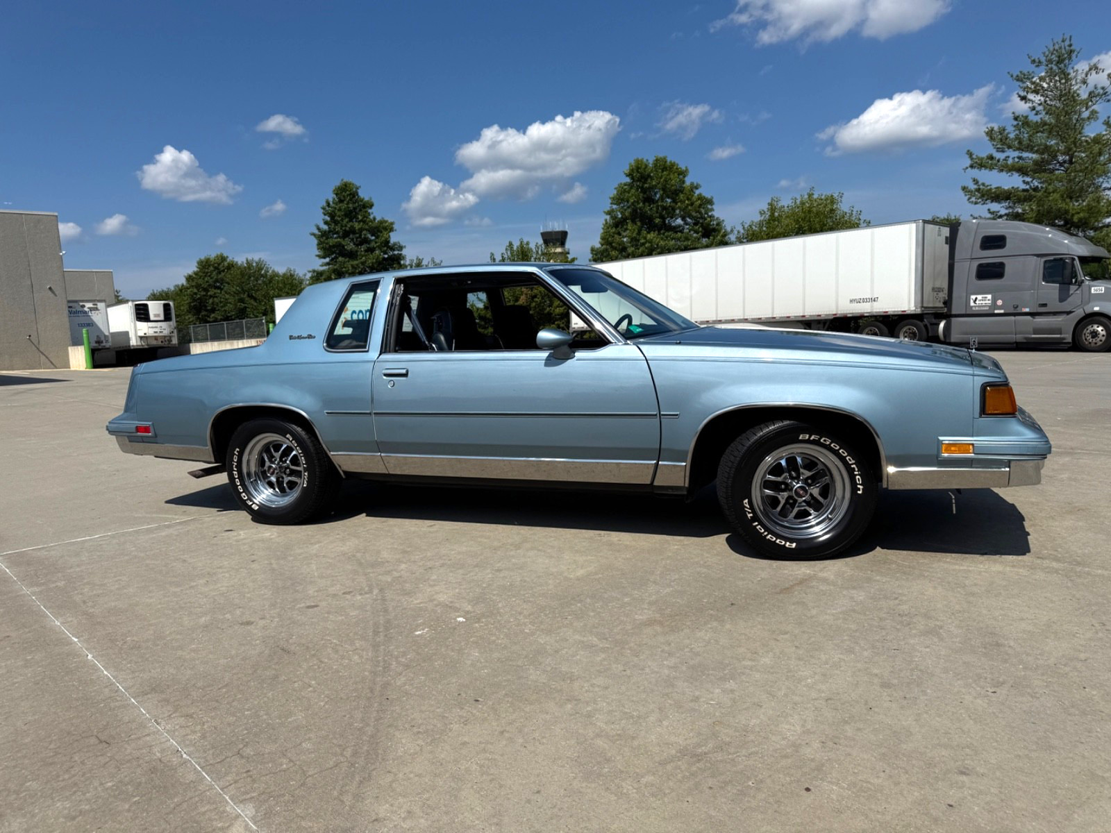 Oldsmobile-Cutlass-1988-Coupe-2