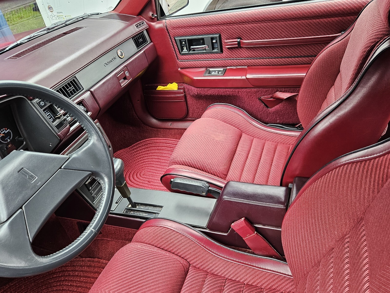 Oldsmobile-Cutlass-1988-Coupe-3