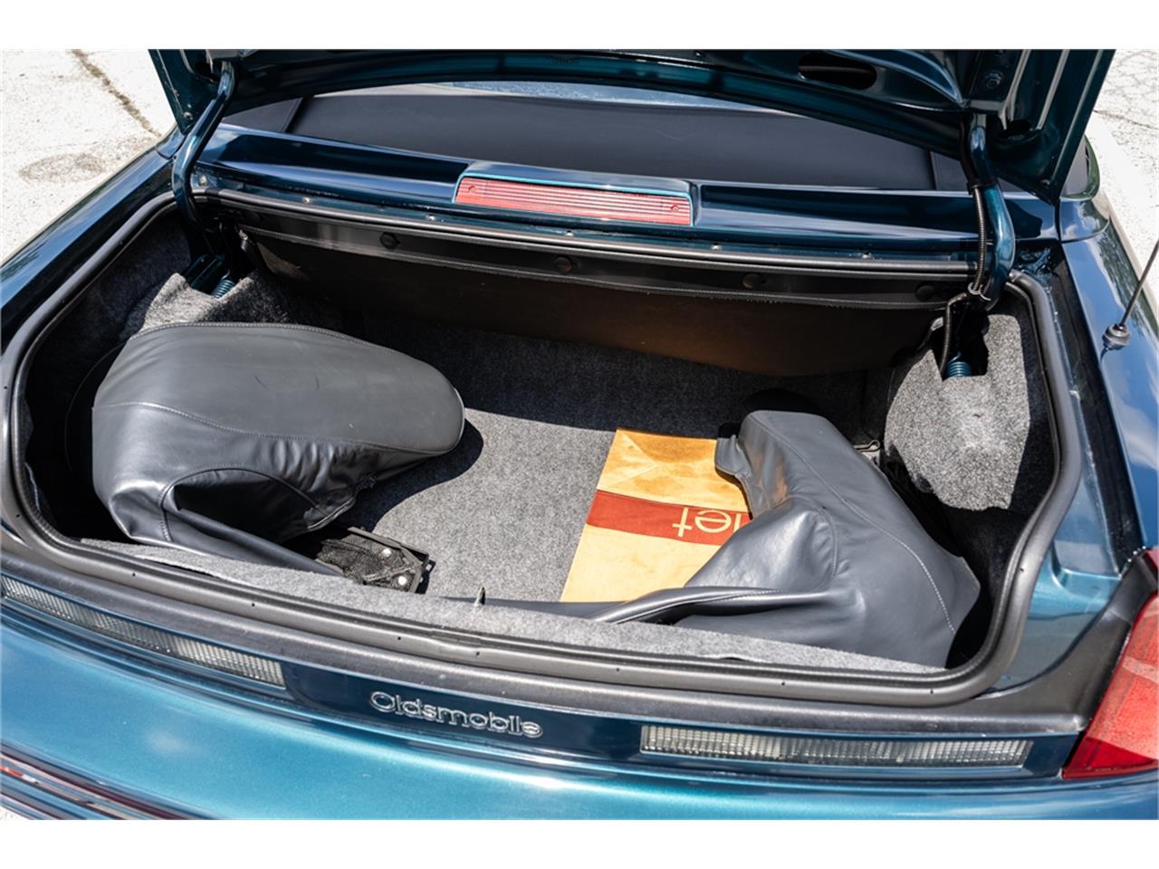 Oldsmobile-Cutlass-1995-Dark-Teal-Metallic-Graphite-70