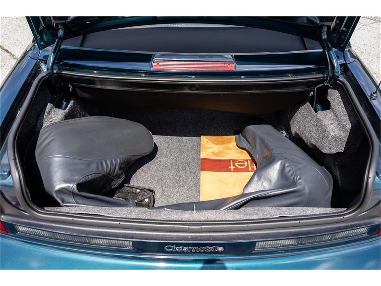 Oldsmobile-Cutlass-1995-Dark-Teal-Metallic-Graphite-71