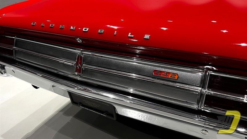 Oldsmobile-Cutlass-4-4-2-1965-Coupe-21