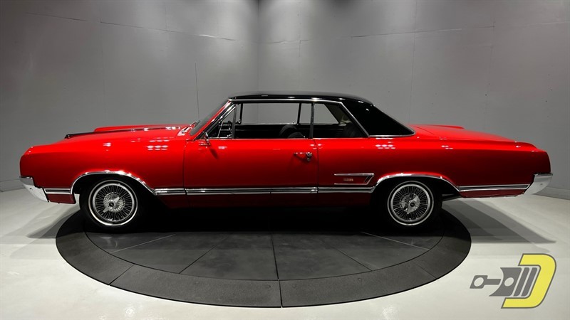 Oldsmobile-Cutlass-4-4-2-1965-Coupe-31