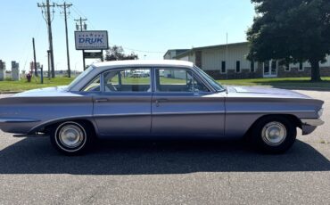Oldsmobile-Cutlass-F85-1961-Sedan-1