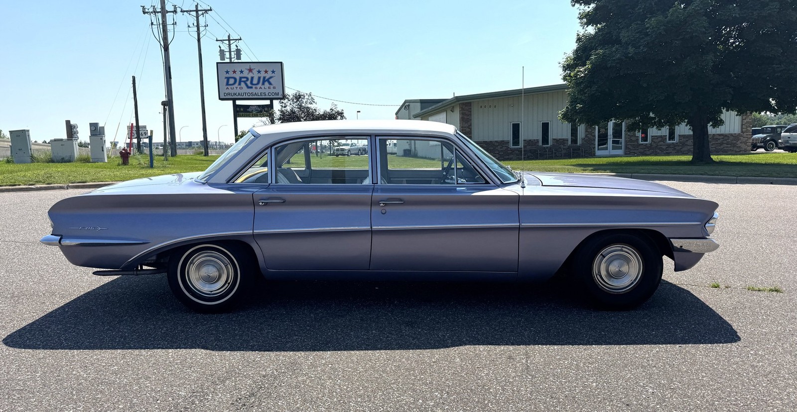 Oldsmobile-Cutlass-F85-1961-Sedan-1