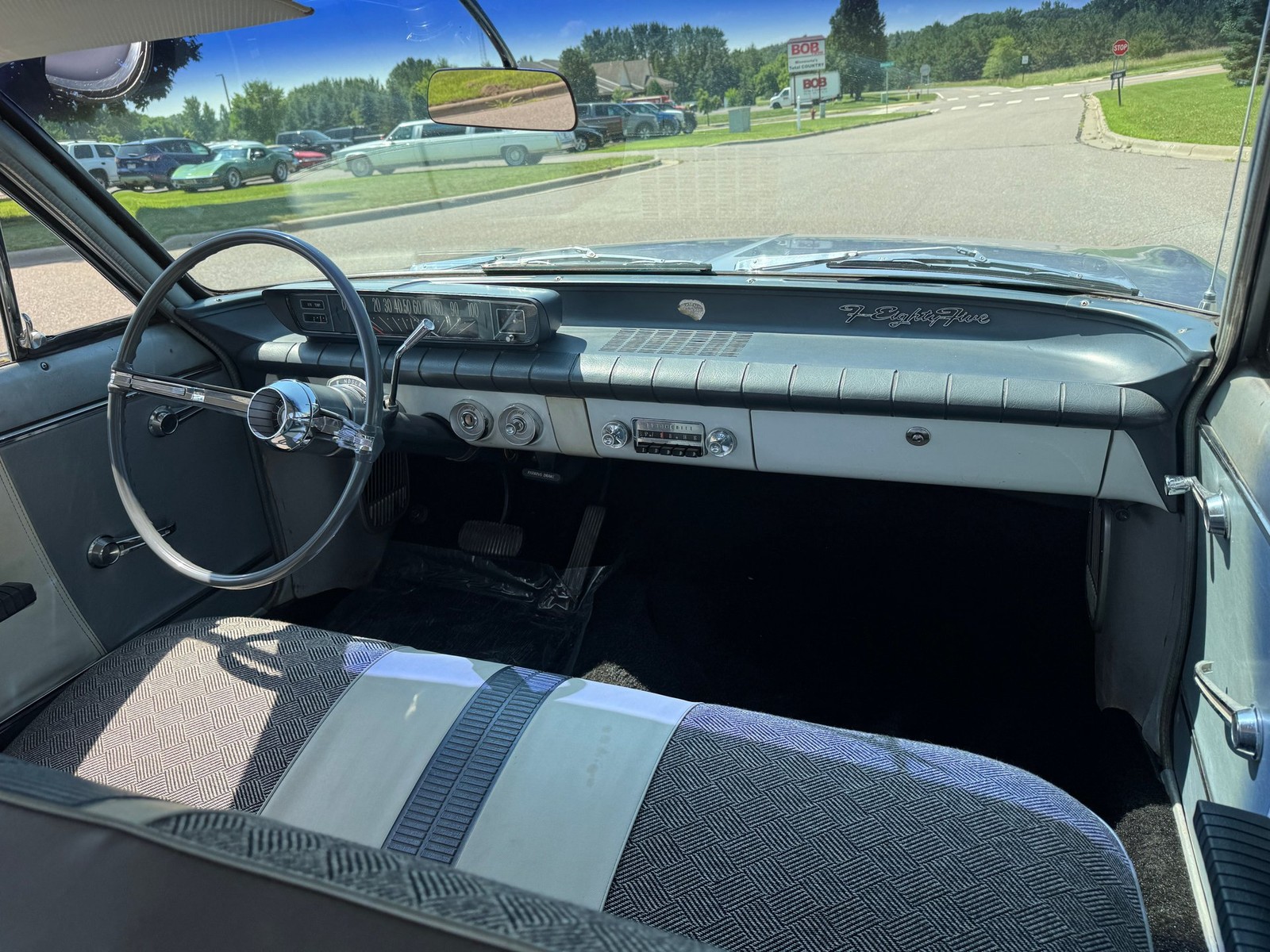 Oldsmobile-Cutlass-F85-1961-Sedan-12