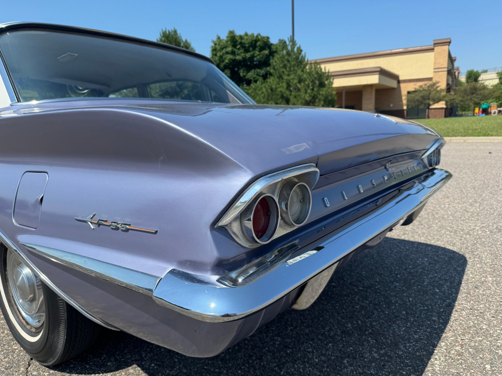 Oldsmobile-Cutlass-F85-1961-Sedan-29