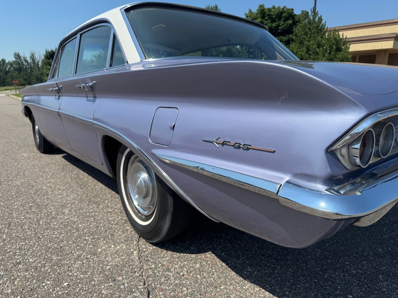 Oldsmobile-Cutlass-F85-1961-Sedan-30