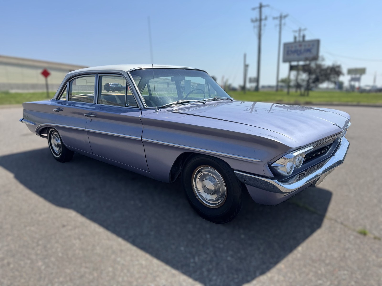 Oldsmobile-Cutlass-F85-1961-Sedan