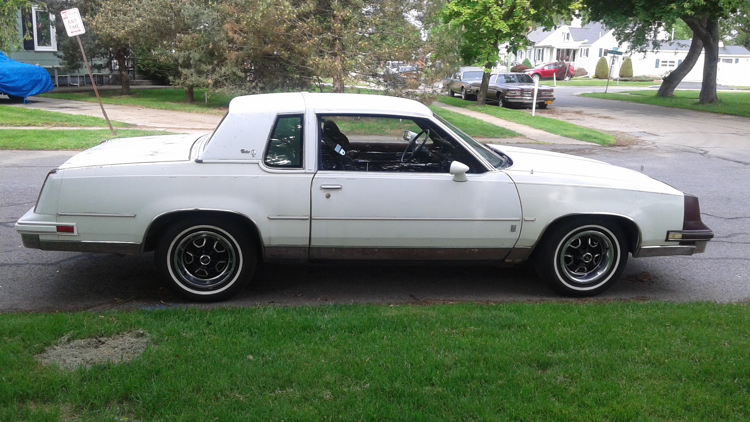 Oldsmobile-Cutlass-calais-1984-White-Red-1