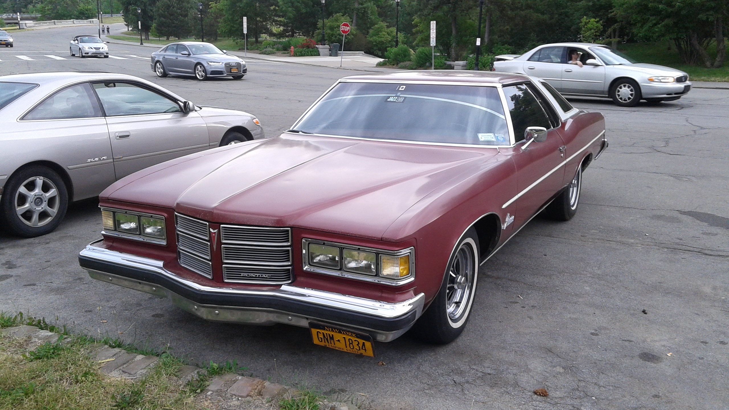 Oldsmobile-Cutlass-calais-1984-White-Red-11