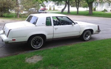 Oldsmobile-Cutlass-calais-1984-White-Red-13