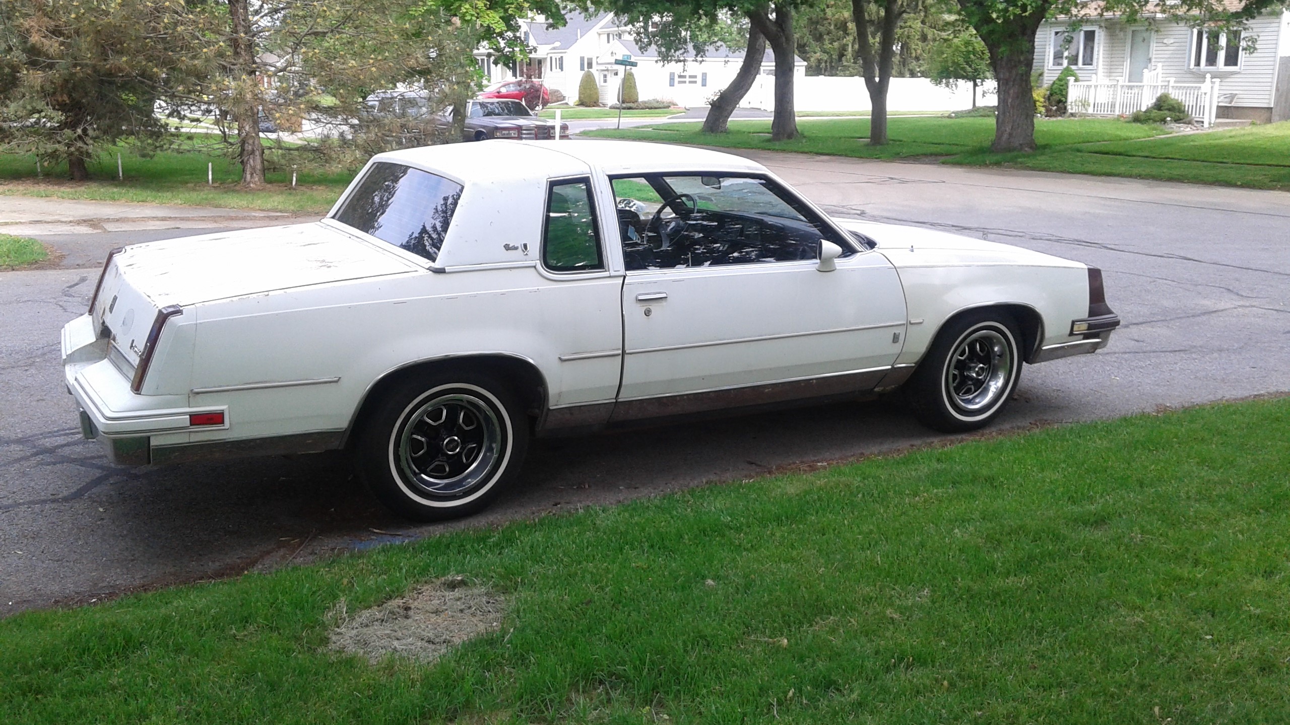 Oldsmobile-Cutlass-calais-1984-White-Red-13