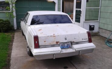 Oldsmobile-Cutlass-calais-1984-White-Red-14