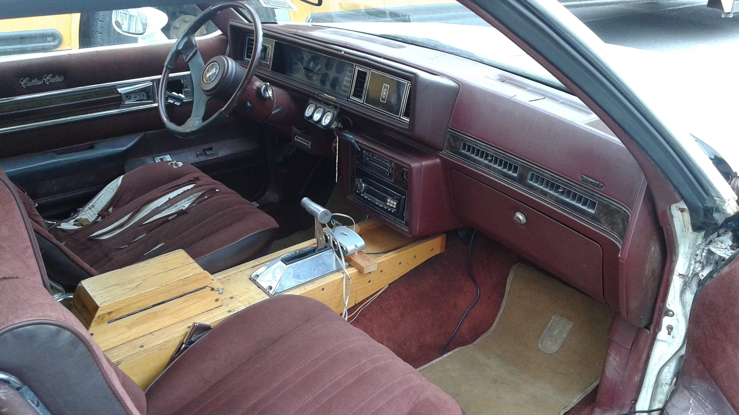 Oldsmobile-Cutlass-calais-1984-White-Red-6