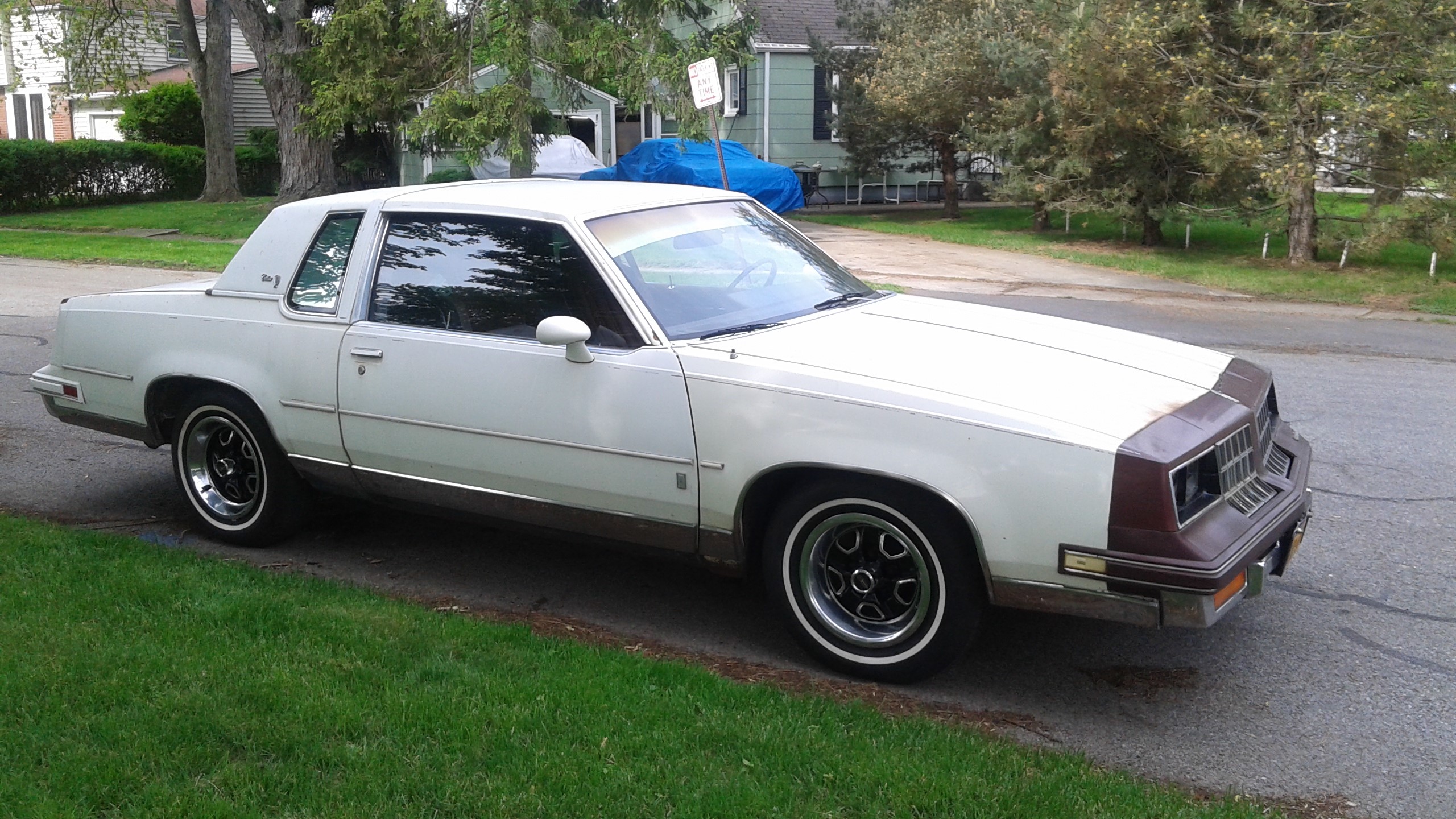 Oldsmobile-Cutlass-calais-1984-White-Red