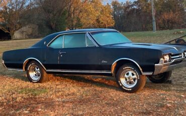 Oldsmobile-Cutlass-supreme-1967-black