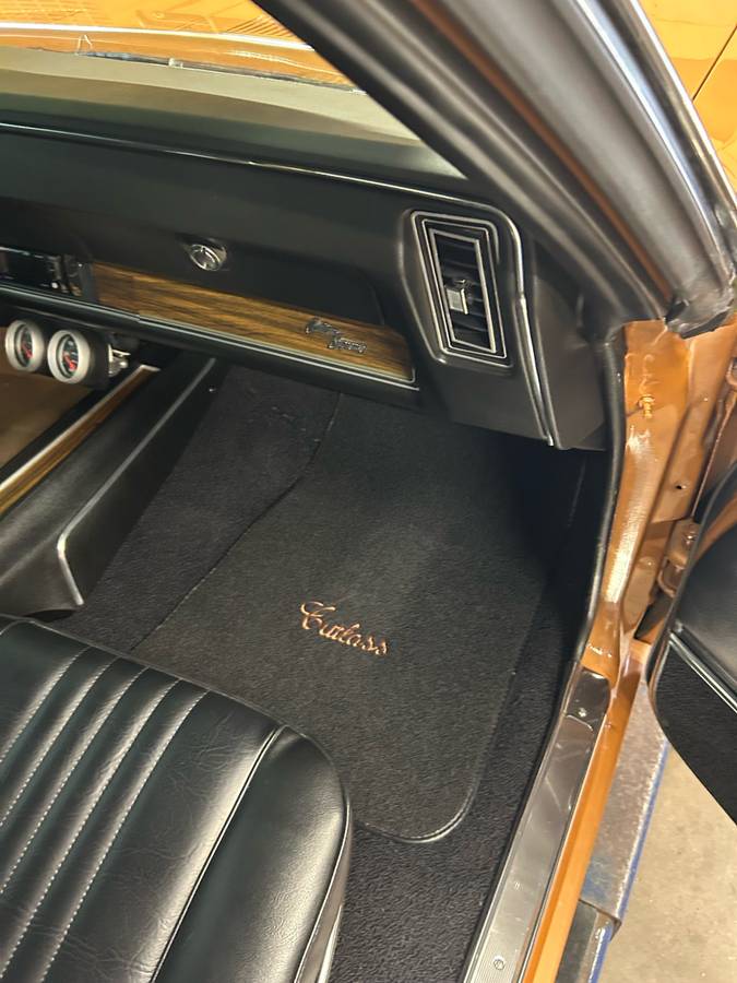 Oldsmobile-Cutlass-supreme-1971-custom-10