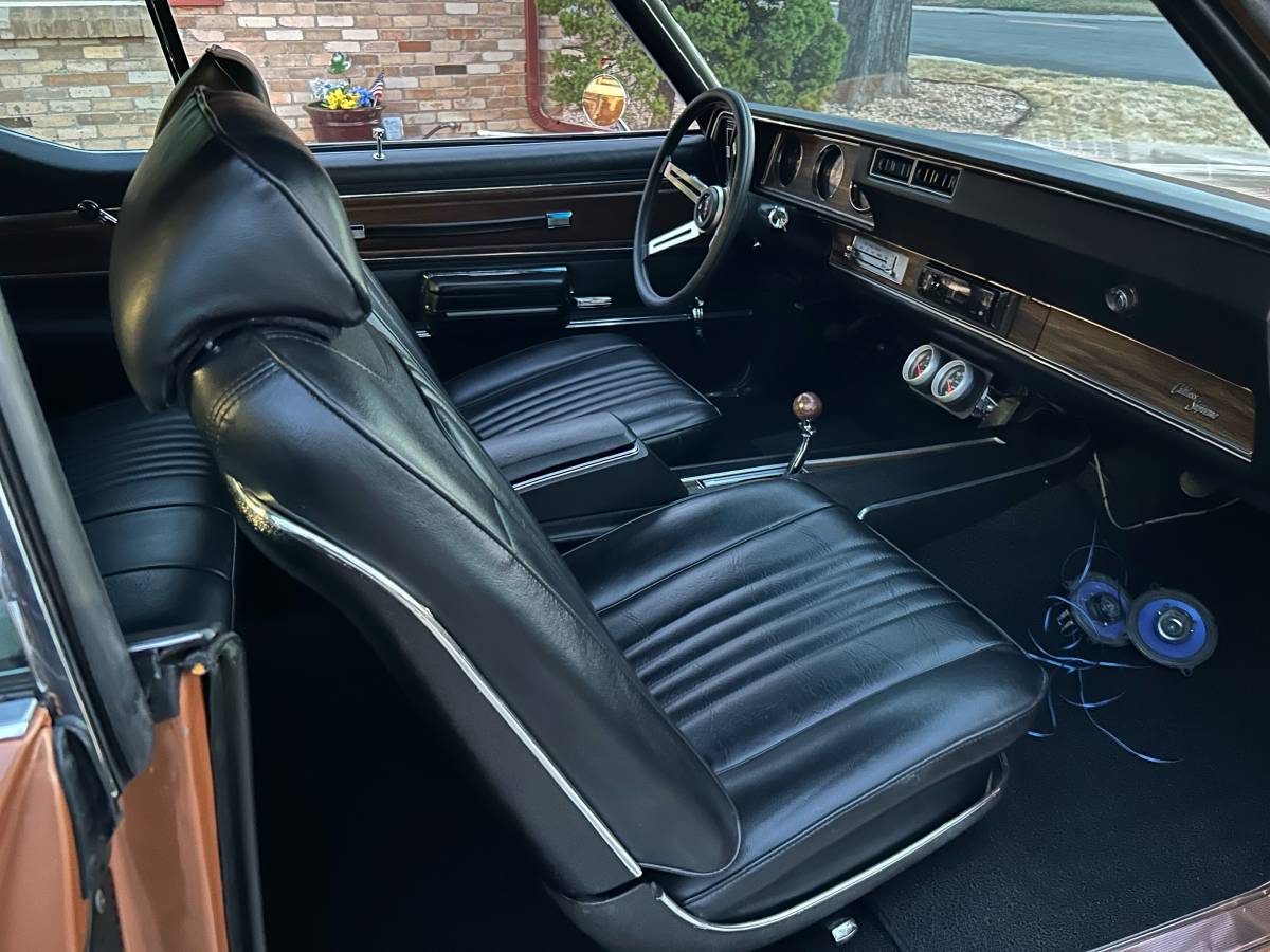 Oldsmobile-Cutlass-supreme-1971-custom-11