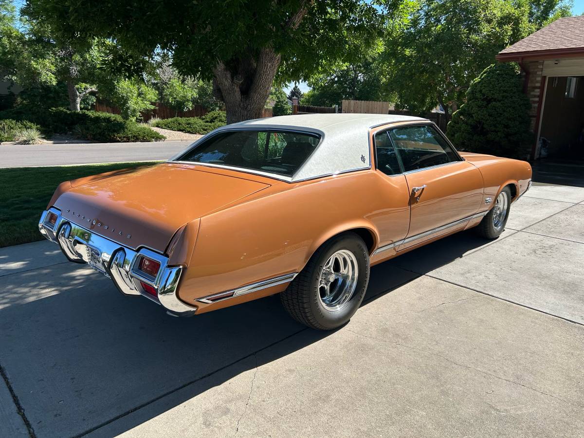 Oldsmobile-Cutlass-supreme-1971-custom-2