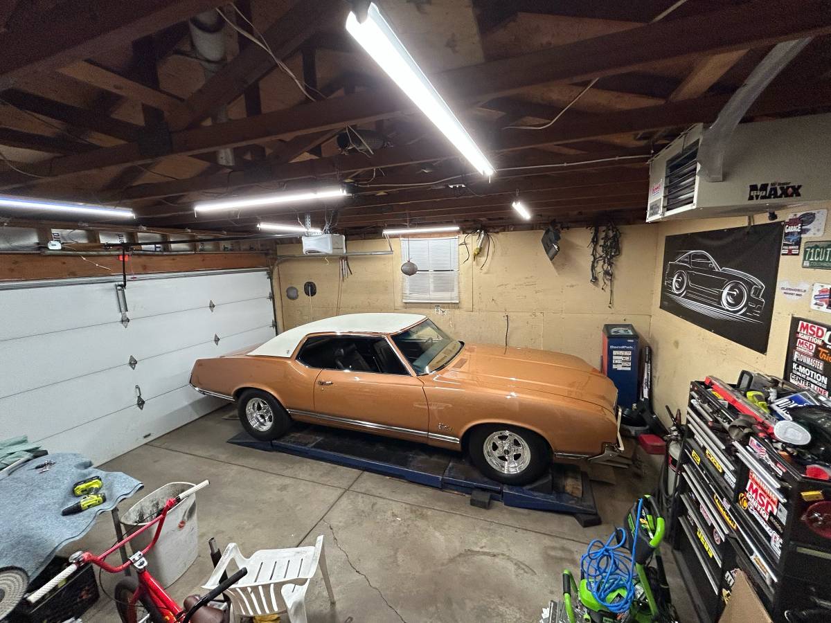 Oldsmobile-Cutlass-supreme-1971-custom-4
