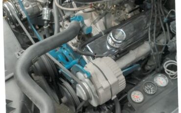 Oldsmobile-Cutlass-supreme-1978-Silver-and-black-Blue-6