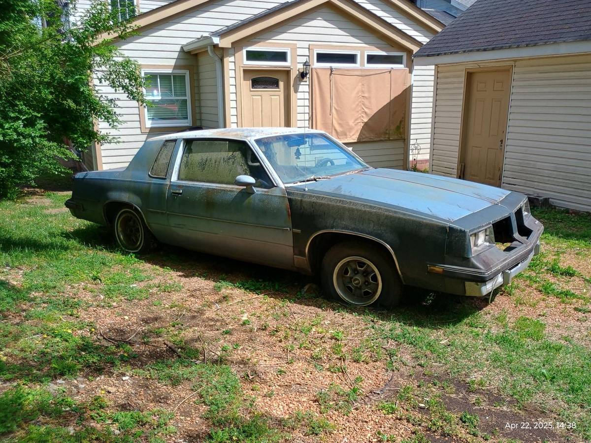 Oldsmobile-Cutlass-supreme-1984-blue-1