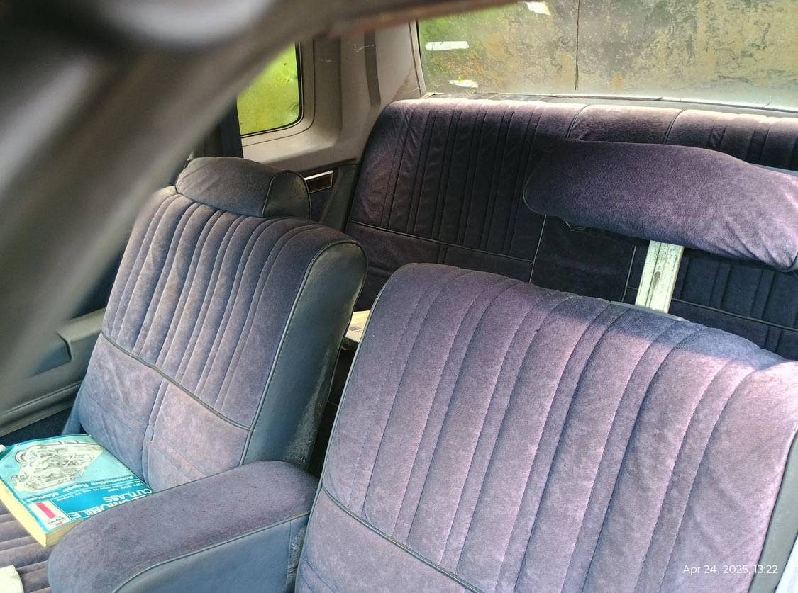 Oldsmobile-Cutlass-supreme-1984-blue-3