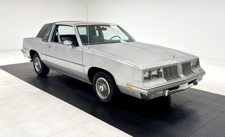 Oldsmobile-Cutlass-supreme-1985-Silver-Metallic-Gray-13