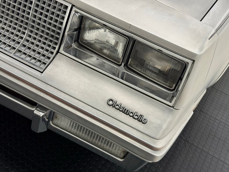 Oldsmobile-Cutlass-supreme-1985-Silver-Metallic-Gray-19