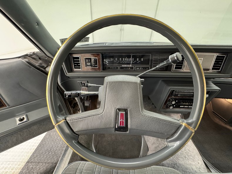 Oldsmobile-Cutlass-supreme-1985-Silver-Metallic-Gray-39