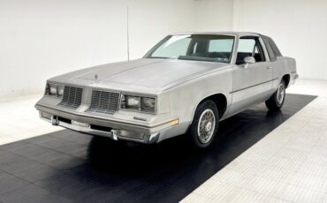 Oldsmobile-Cutlass-supreme-1985-Silver-Metallic-Gray-42