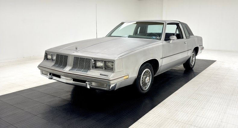 Oldsmobile-Cutlass-supreme-1985-Silver-Metallic-Gray-42