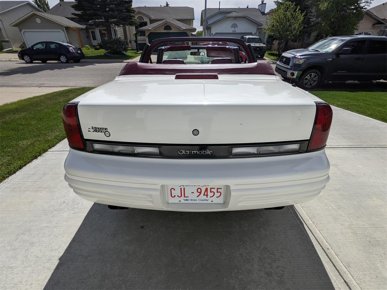 Oldsmobile-Cutlass-supreme-1992-White-Red-10