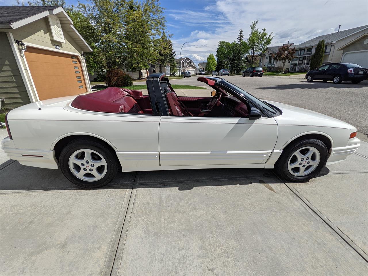 Oldsmobile-Cutlass-supreme-1992-White-Red-18