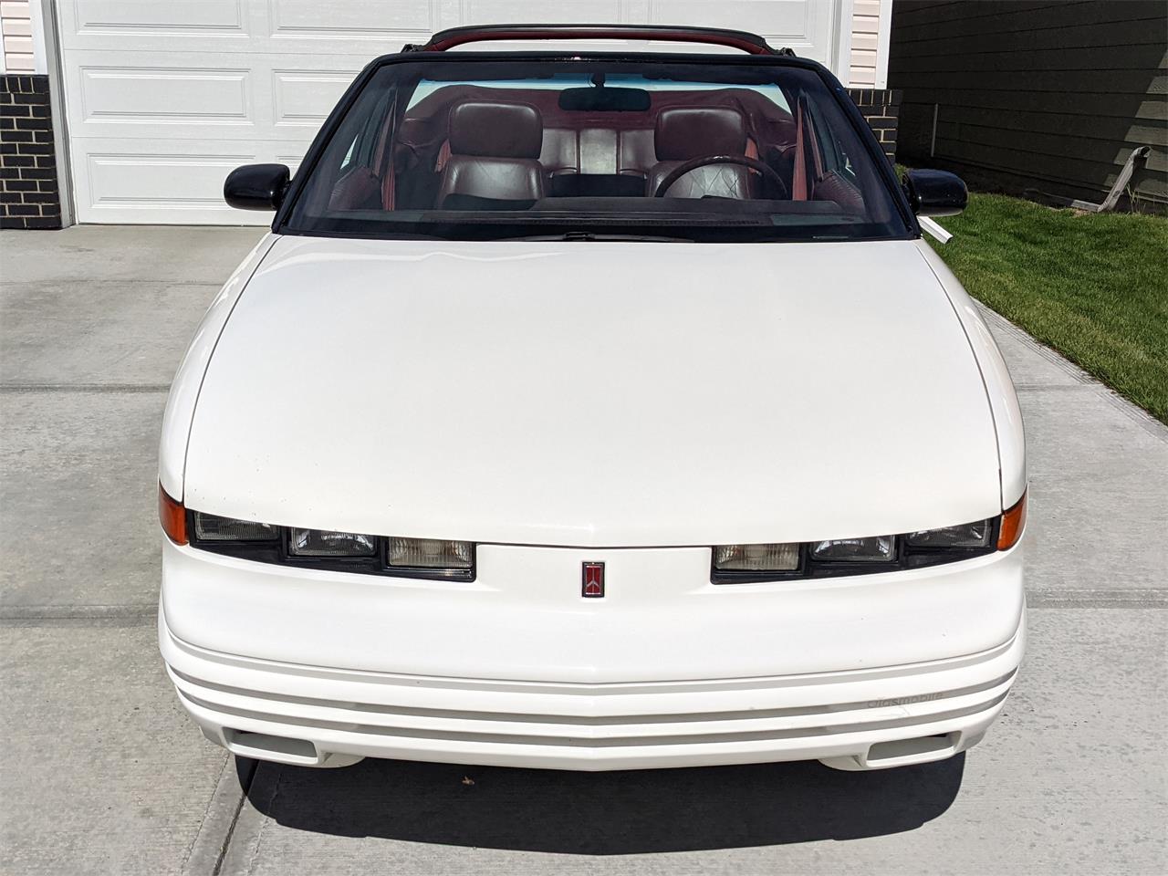 Oldsmobile-Cutlass-supreme-1992-White-Red-21