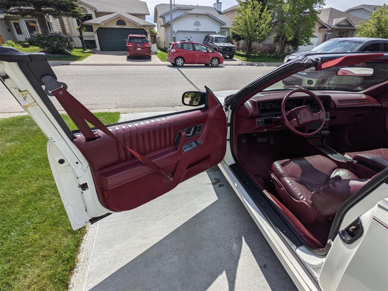 Oldsmobile-Cutlass-supreme-1992-White-Red-24