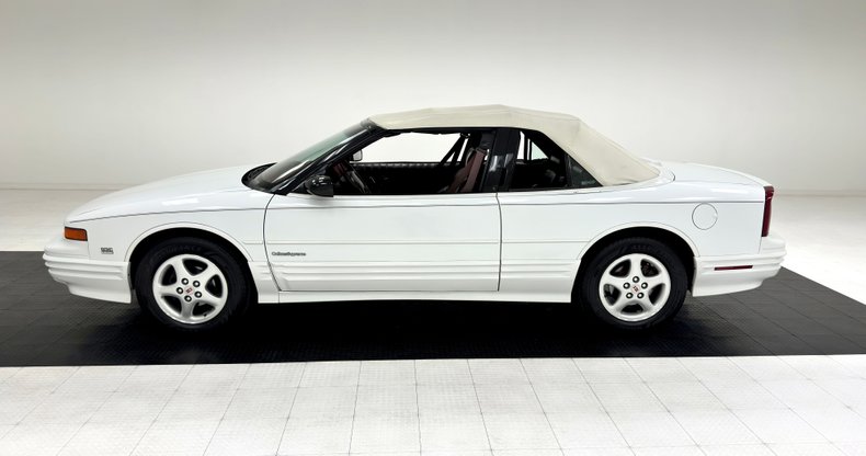 Oldsmobile-Cutlass-supreme-1994-White-Burgundy-1