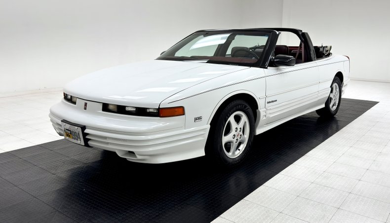Oldsmobile-Cutlass-supreme-1994-White-Burgundy