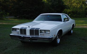 Oldsmobile-Cutlass-supreme-brougham-1976-White-Blue-1