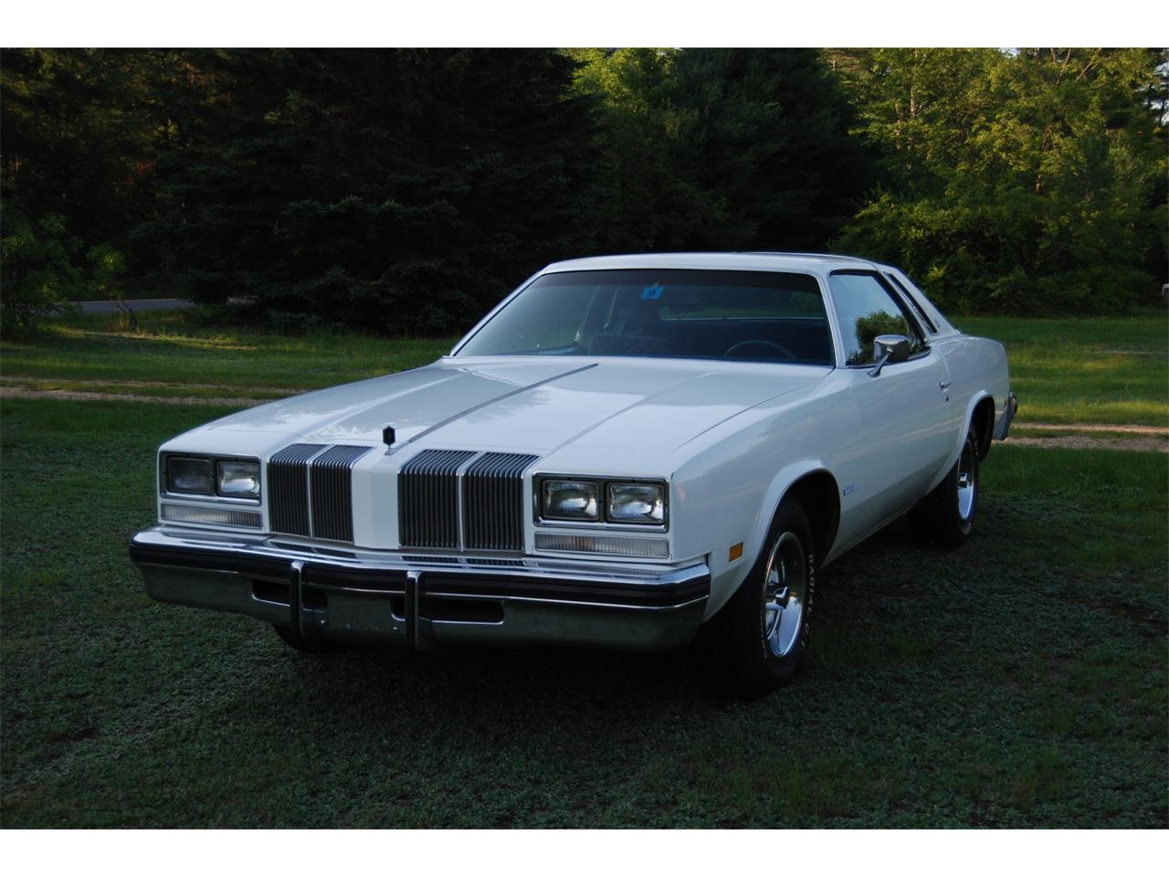 Oldsmobile-Cutlass-supreme-brougham-1976-White-Blue-1