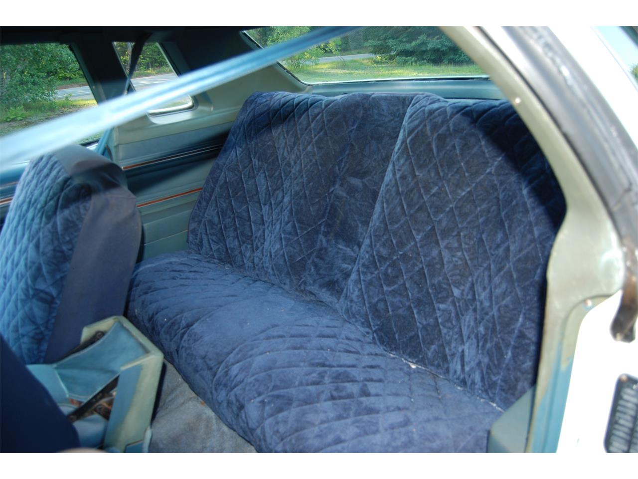 Oldsmobile-Cutlass-supreme-brougham-1976-White-Blue-10
